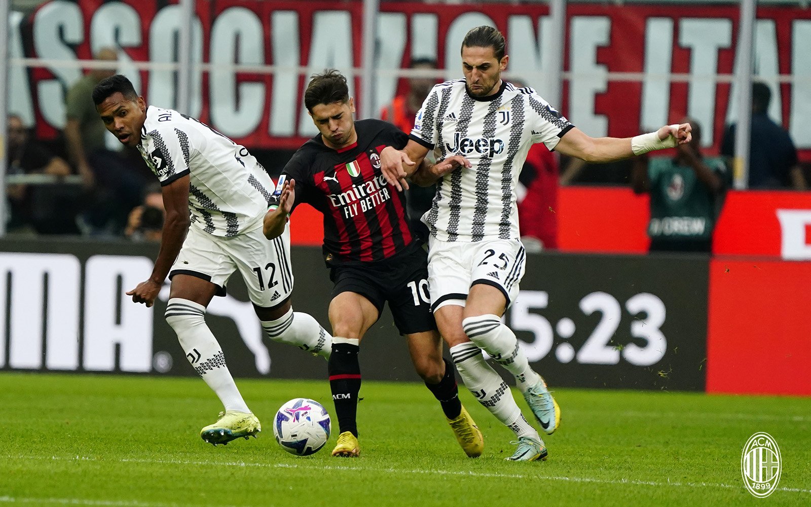 包含清晨新疆广汇官宣签约风云突变尤文图斯今晨调整名单，赛前AC米兰刷新队史纪录直接炸裂的词条