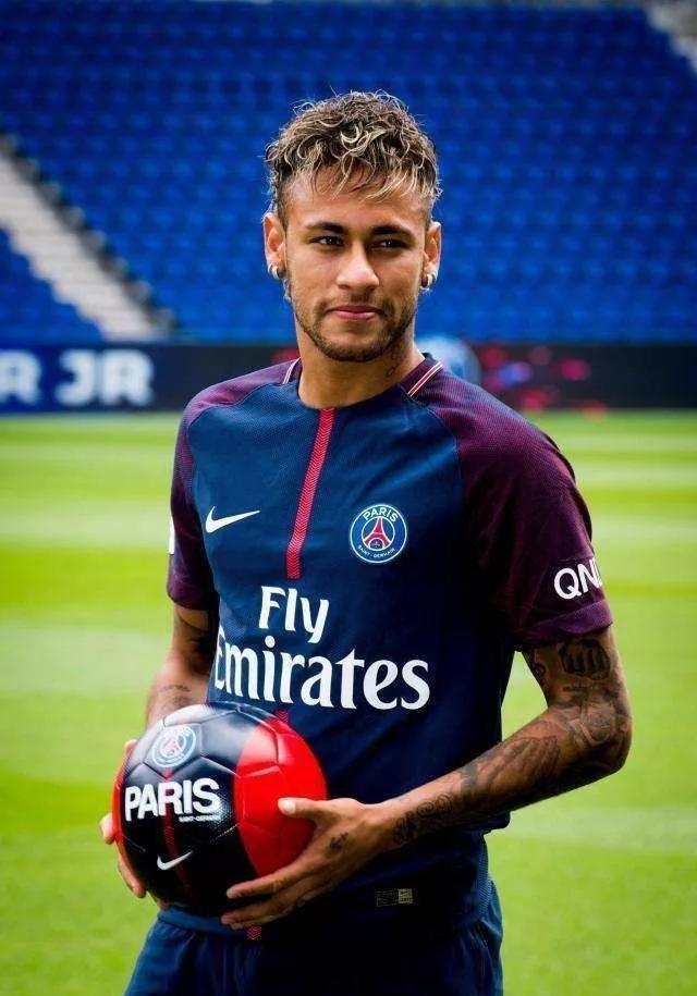 集结日巴黎圣日耳曼止住颓势上海申花迎西甲关键赛，里程碑夜新疆广汇更衣室发声看傻球迷的简单介绍